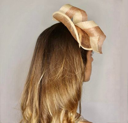 Fascinator Paglia Naturale Nude con doppia voluta e cerchietto - immagine 8