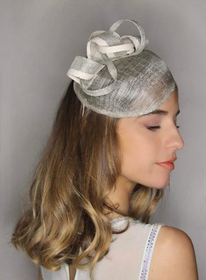 Fascinator Paglia Naturale Grigio perla con volute ed elastico - immagine 7