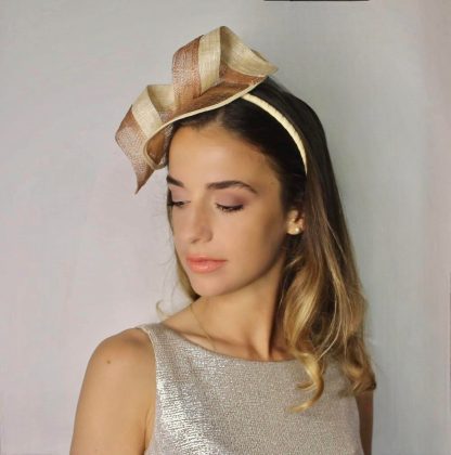 Fascinator Paglia Naturale Nude con doppia voluta e cerchietto - immagine 5